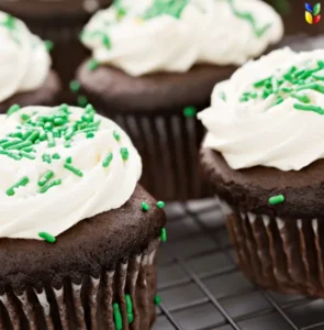 natural sprinkles, cupcake